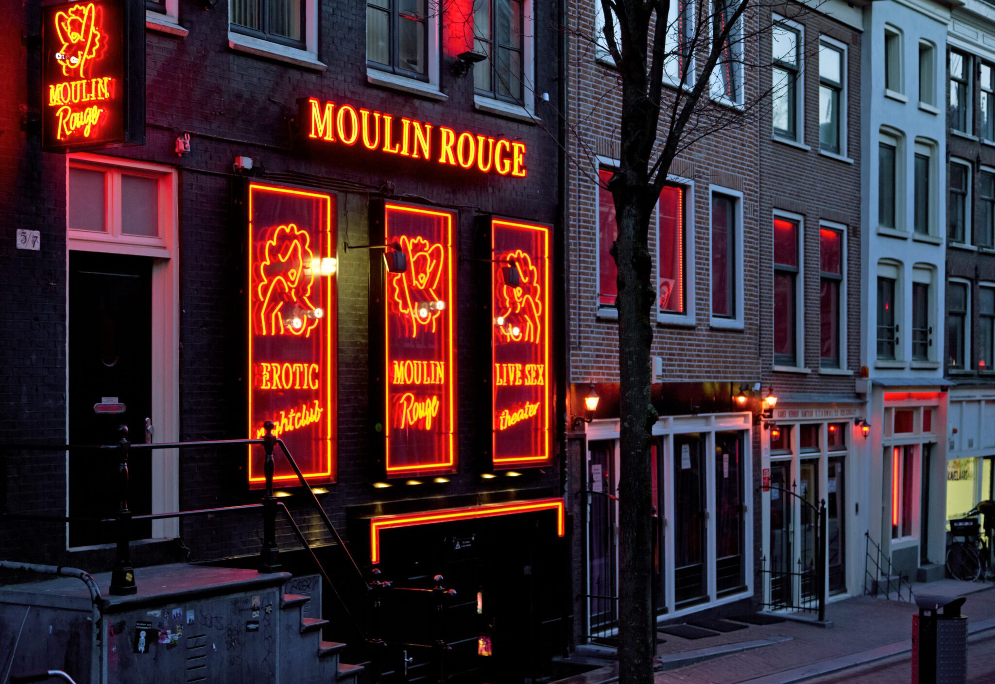 How to see the Red Light District in Amsterdam [2024 Guide]