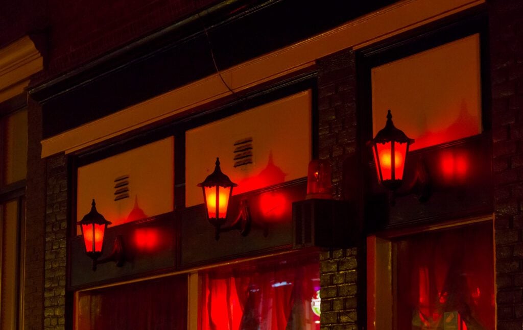 Red-lanterns-on-wall-Red-Light-District-Amsterdam