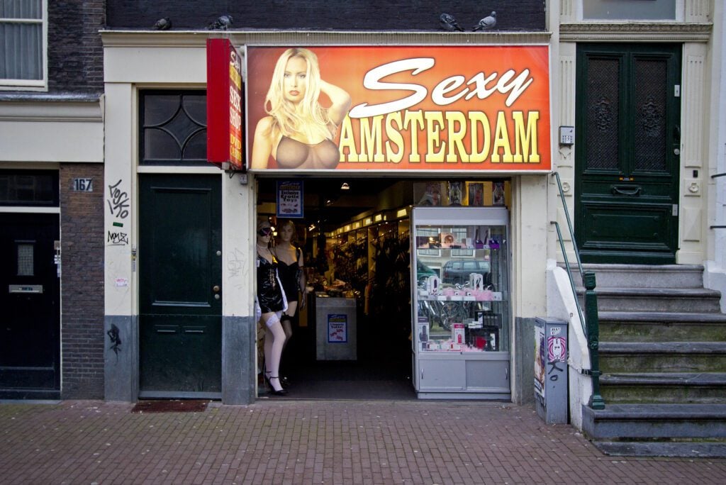 red-light-district-amsterdam-sex-shop