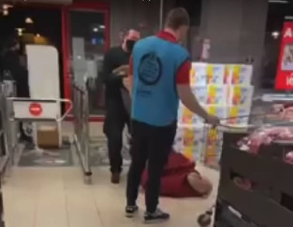 Photo-of-man-being-dragged-from-store-Netherlands