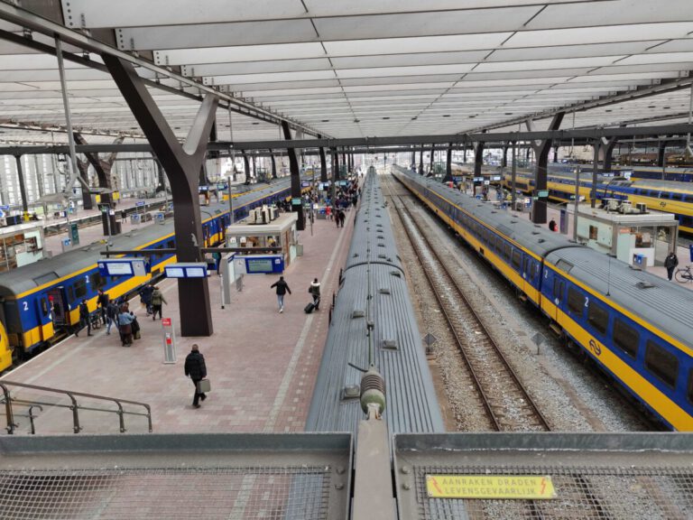 NS to introduce new social distancing measures in train stations