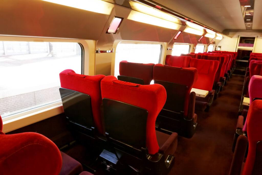 Red-seats-inside-the-thalys-train