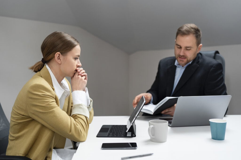 international-employee-negotiating-a-settlement-at-their-dutch-job-after-ending-their-employment-contract