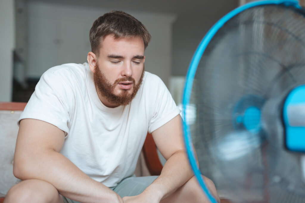 international-in-the-netherlands-sweltering-in-his-room-during-dutch-heatwave