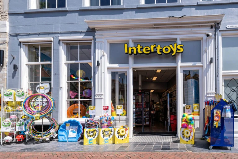 Asbestos found in toy monkeys sold by Intertoys, one month after store had already been warned