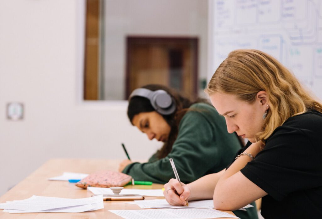 Photo-of-people-learning-Dutch-in-class
