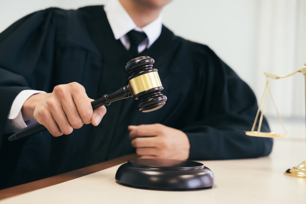 judge-holding-gavel