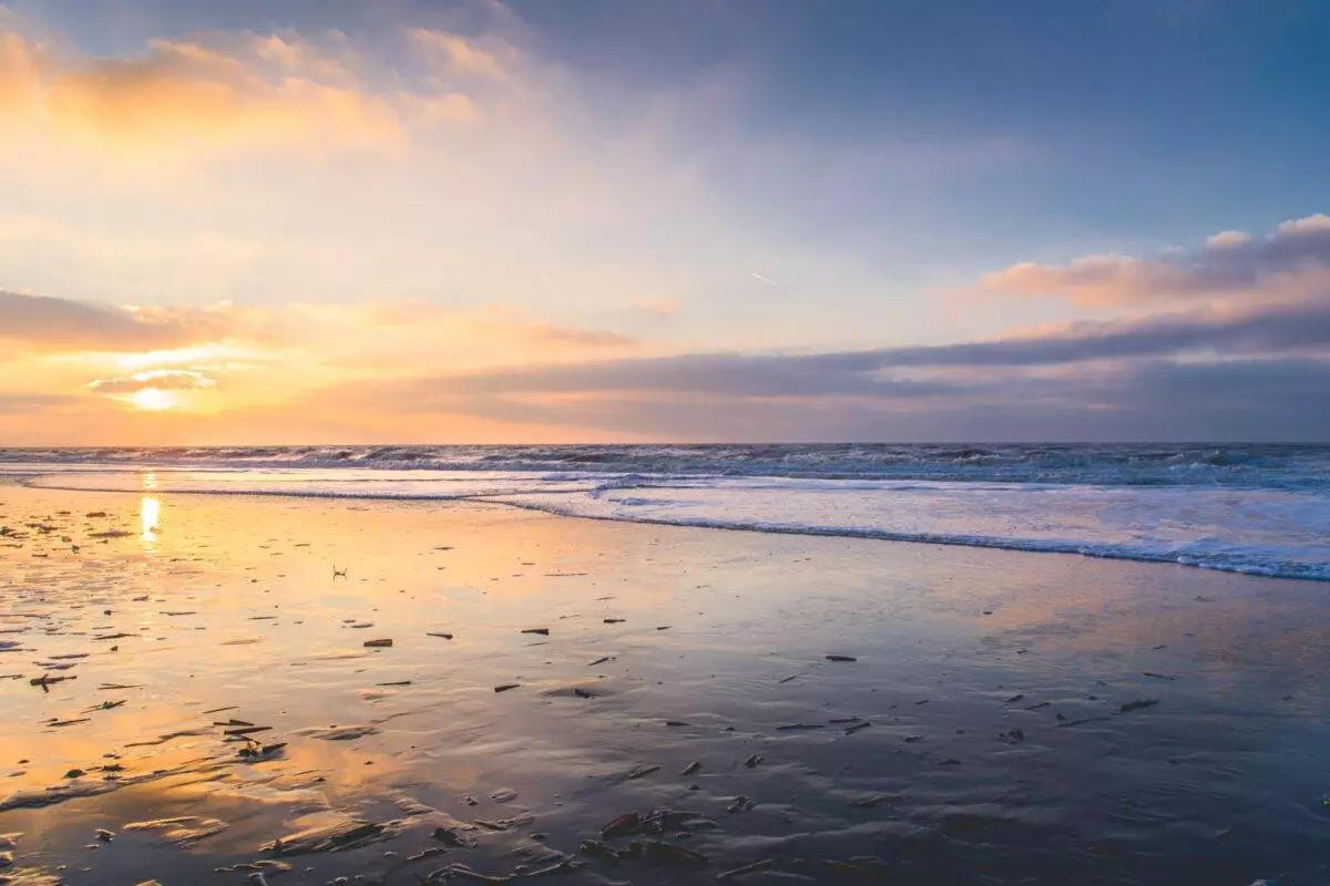 photo-of-sunset-at-zaandvoort-aan-zee-best-beach-in-the-netherlands