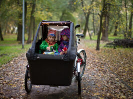 picture-of-two-kids-sitting-in-cargo-bikes
