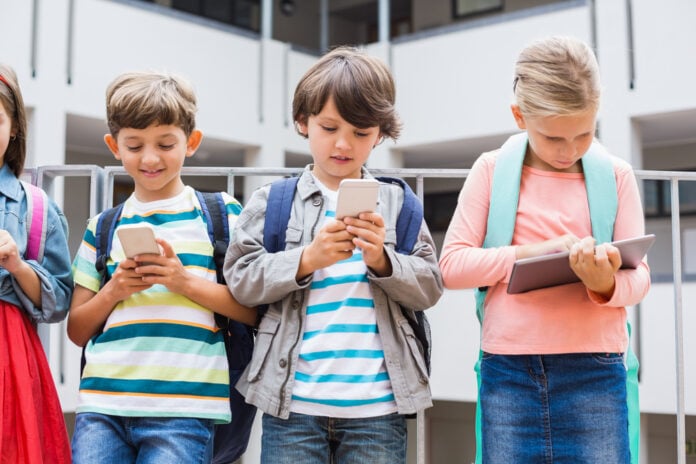 Kids-using-mobile-phones-in-a-dutch-school