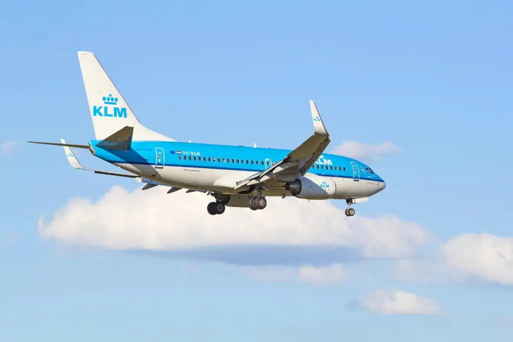 klm-boeing-737-coming-in-for-landing-at-schiphol-airport-amsterdam-netherlands-lower-aviation-tax