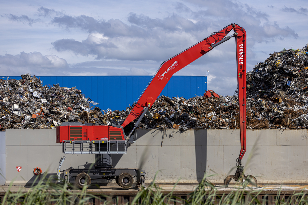 Operating-crane-at-a-landfill-in-the-netherlands