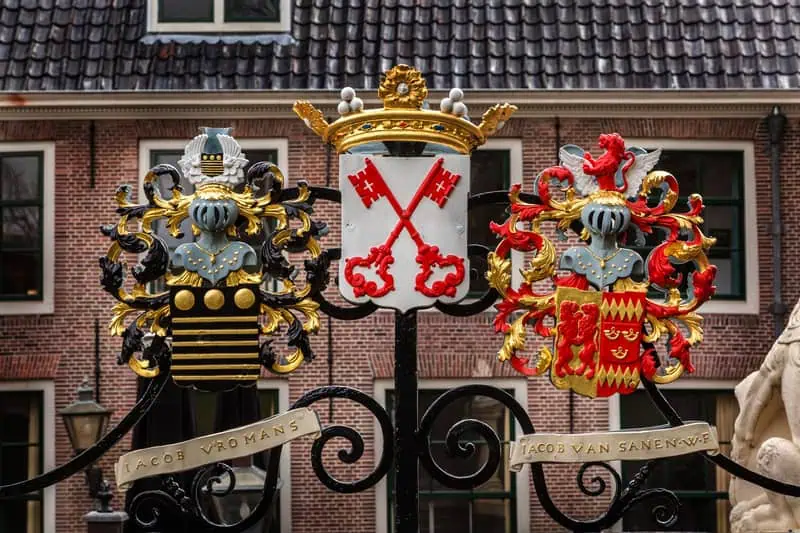 photo-of-leiden-coat-of-arms-keys