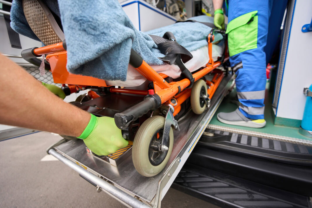 loading-dutch-patient-into-ambulance-after-erasmusbrug-tram-crash