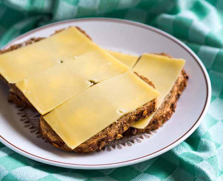 ‘Pas op’ for poop! Your Albert Heijn cheese may have E.coli in it