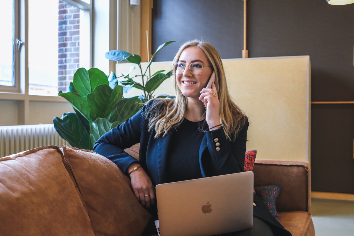 Photo-of-woman-calling-on-the-phone