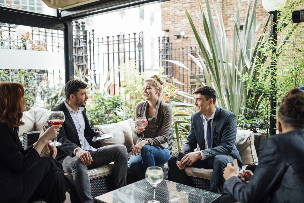 young-professionals-having-drinks-after-work-in-the-Netherlands-becoming-friends