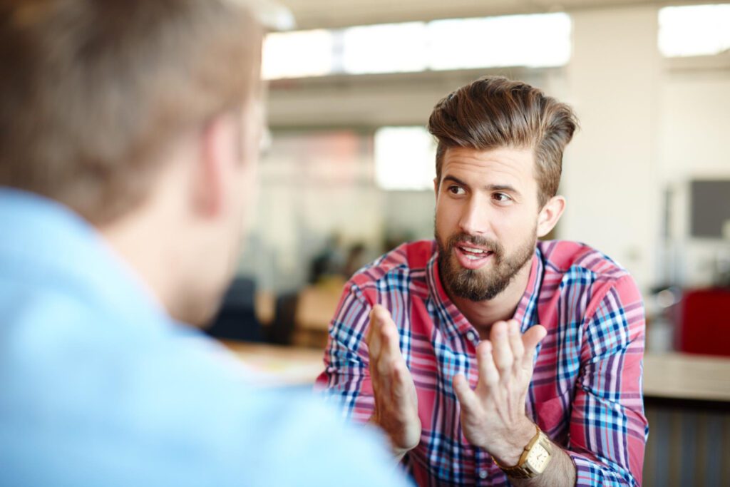 photo-of-man-explaining-something-in-dutch