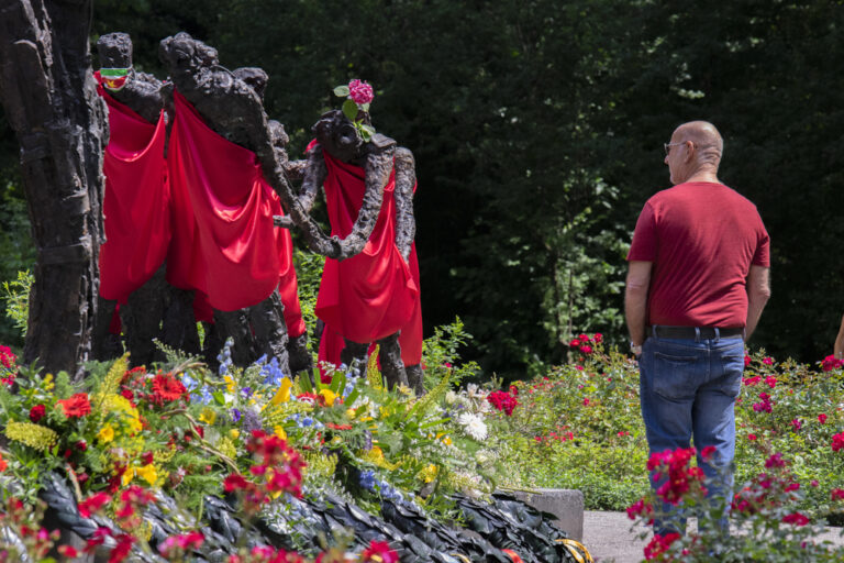 The Dutch government will issue an apology for slavery in eight different places worldwide