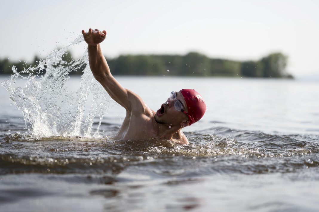 man-swimming-in-dutch-lake-during-summer-heatwave-in-the-netherlands