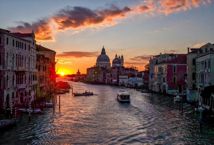 Photo-of-sunset-in-Venice