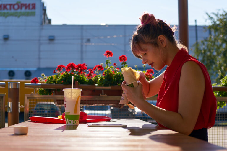 McDonald’s introduces smoking ban on terraces, now can the rest of the Netherlands finally follow?