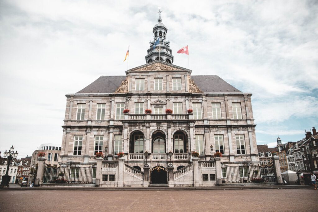 photo-of-maastircht-town-hall-near-maastricht-university