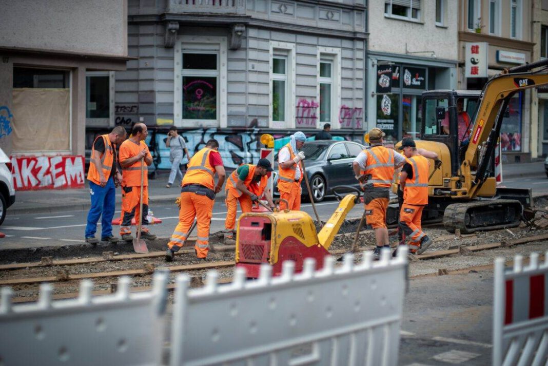 Photo-of-workers-doing-roadworks
