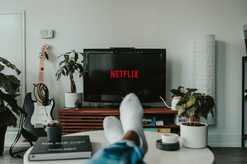 photo-of-person-watching-Netflix-in-Dutch