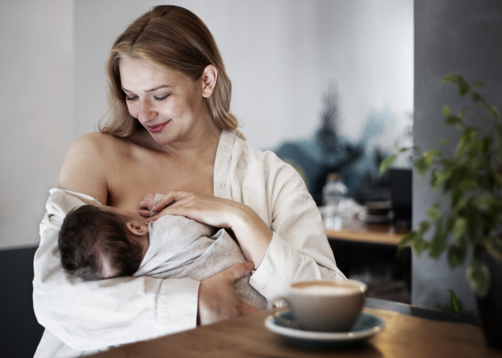 Mother-in-the-Netherlands-breastfeeding-her-baby-looking-happy-and-healthy