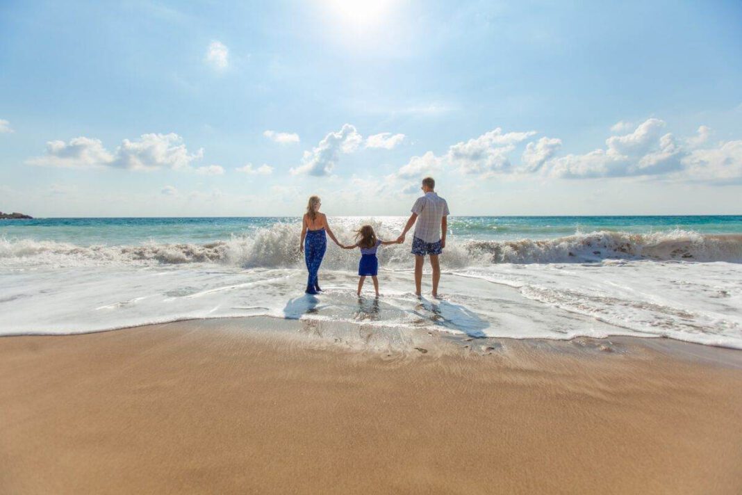 Dutch-family-on-a-beach-on-a-summer-holiday-using-the-coronvirus-travel-certificate