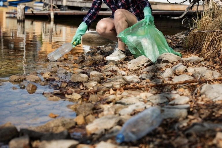 Plastic fishing in Amsterdam: removing plastic waste from Amsterdam canals