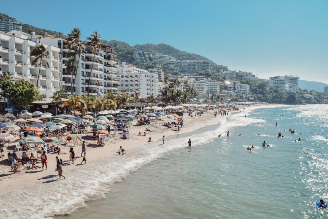 photo-of-tourists-on-the-beach