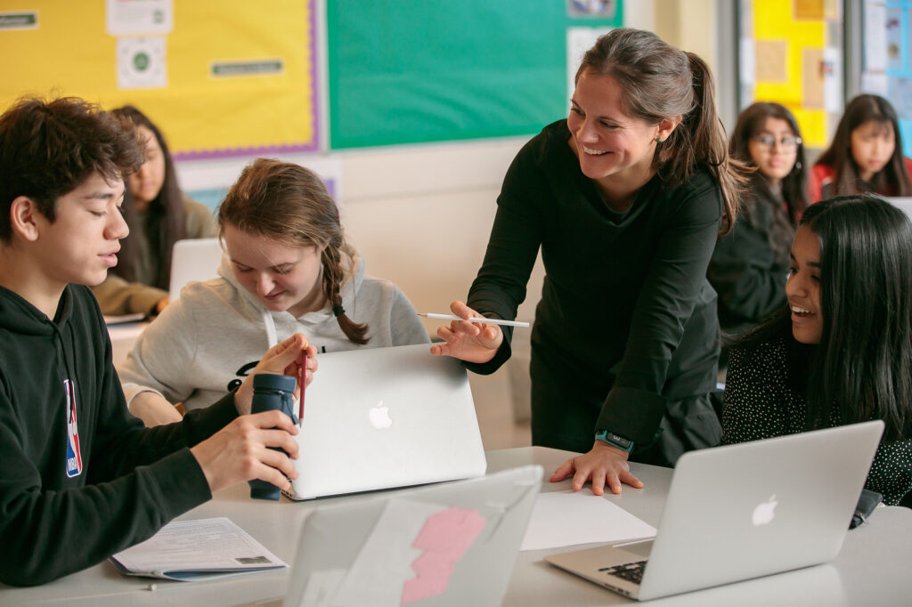 teacher-interacting-with-international-students-ibdp-nord-anglia-rotterdam