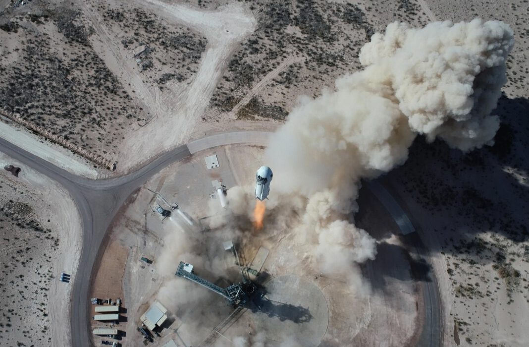 photo-launch-of-spacecraft-new-shephard