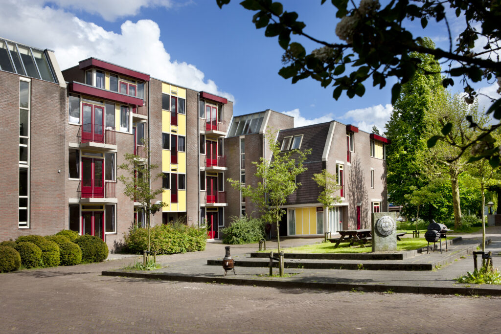 photo-of-outside-of-nyenrode-business-university-student-housing-in-Breukelen-Netherlands