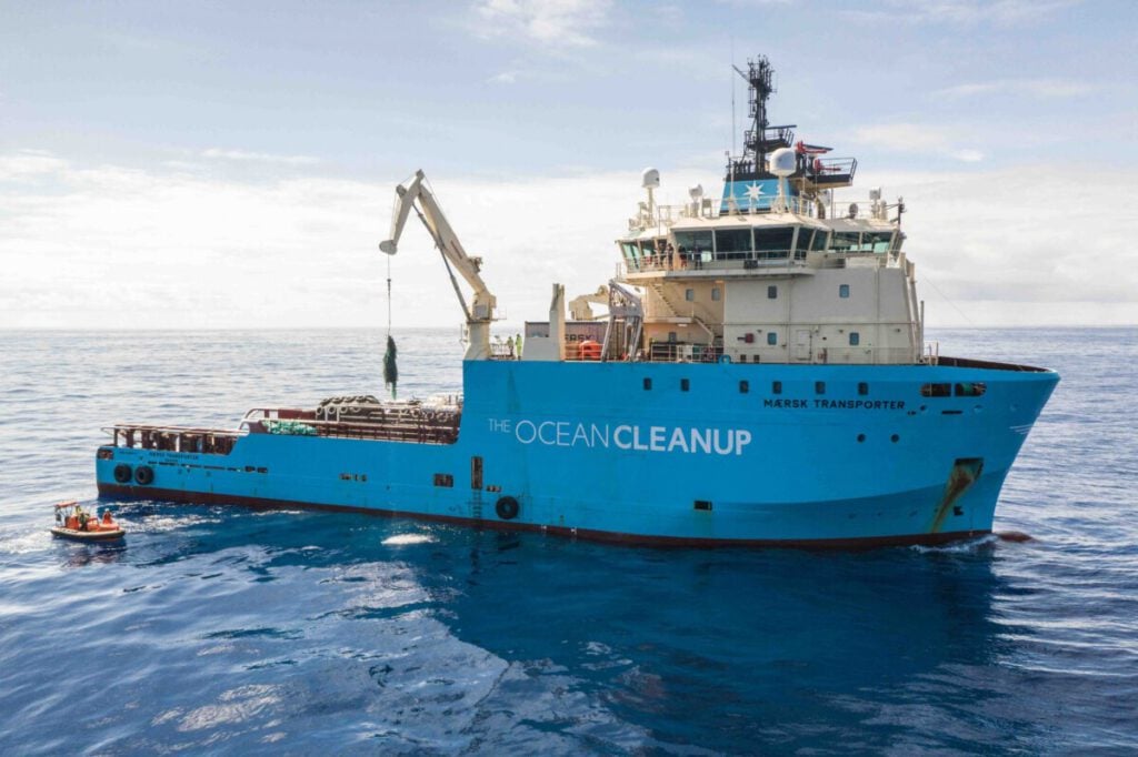 photo-of-Dutch-initiative-the-ocean-cleanup-removing-plastic-from-the-ocean