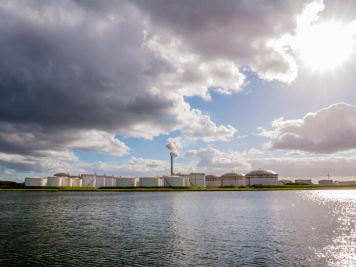 photo-oil-storage-tanks-port-of-amsterdam-netherlands