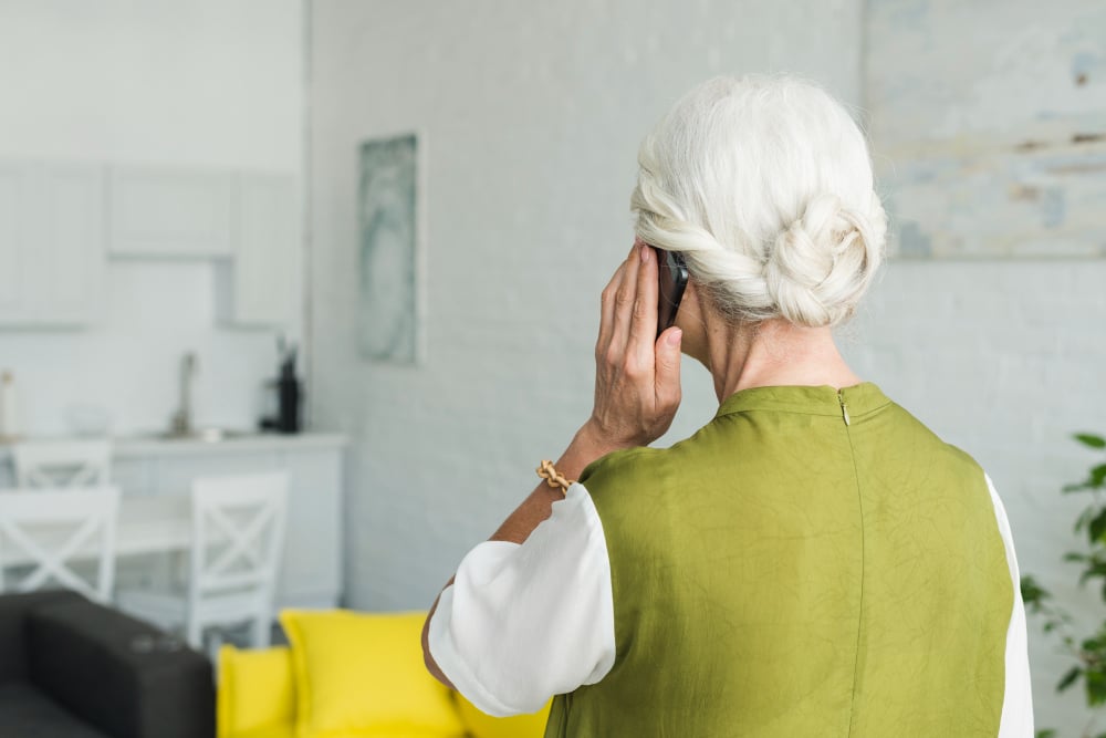 photo-of-old-woman-with-phone