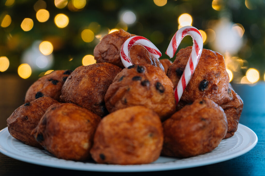Traditional-dutch-oliebollen-for-new-years-looking-tasty