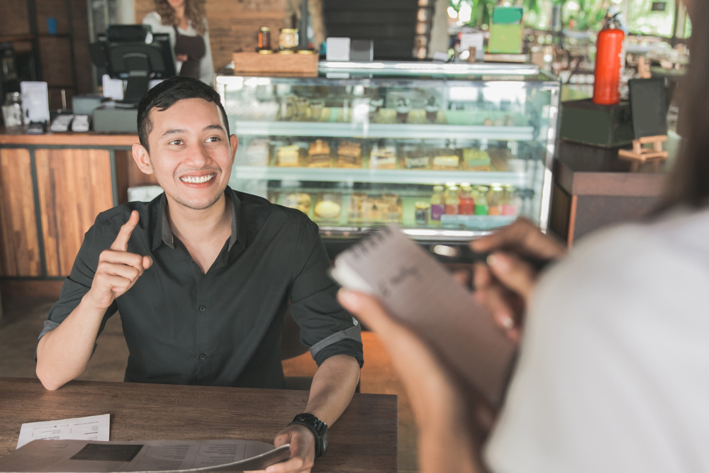 photo-of-dutch-learner-ordering-food-in-restaurant