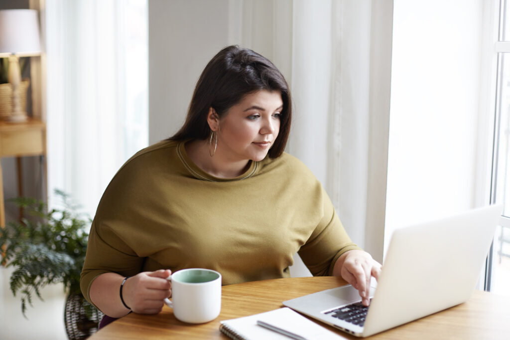 overweight-woman-in-the-netherlands-consulting-with-a-healthcare-professional-online-for-weight-loss-medication