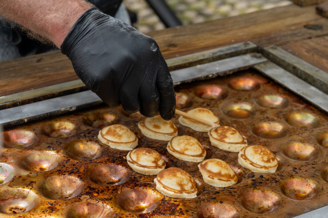 baker-making-small-dutch-pancakes