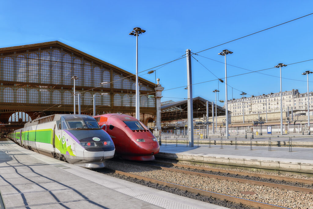 Two-trains-parking-in-paris-train-station