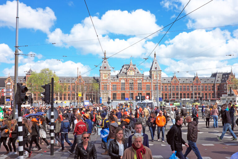 people-around-amsterdam-centraal-on-kings-day