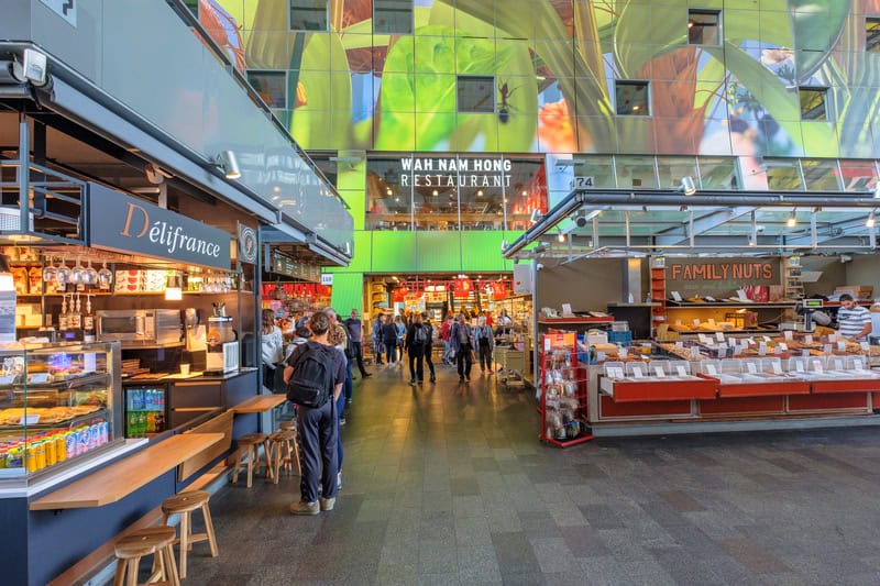 people-eating-and-drinking-things-at-food-hall-rotterdam-in-the-netherlands