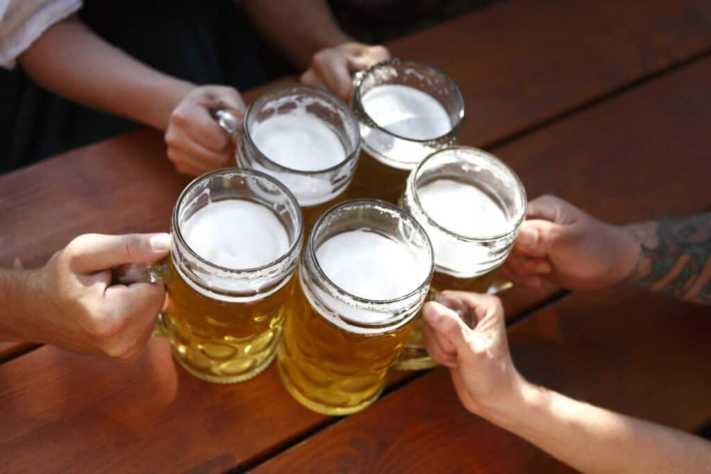 people-enjoying-beers-at-an-eindhoven-brewery
