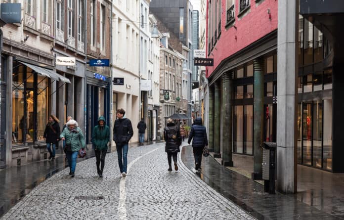 people-walking-around-the-rainy-dutch-city-of-maastricht-during-autumn