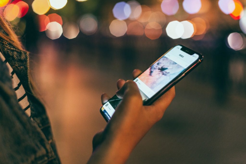 dutch-woman-using-app-on-internet-in-the-Netherlands