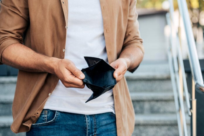 person-holding-wallet-in-the-netherlands